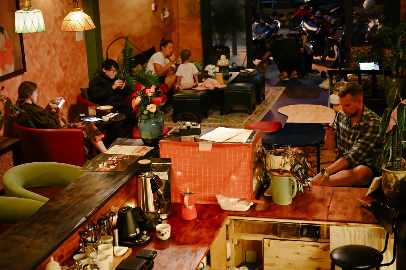 Full café during Game Night at Socialhouse Dalat