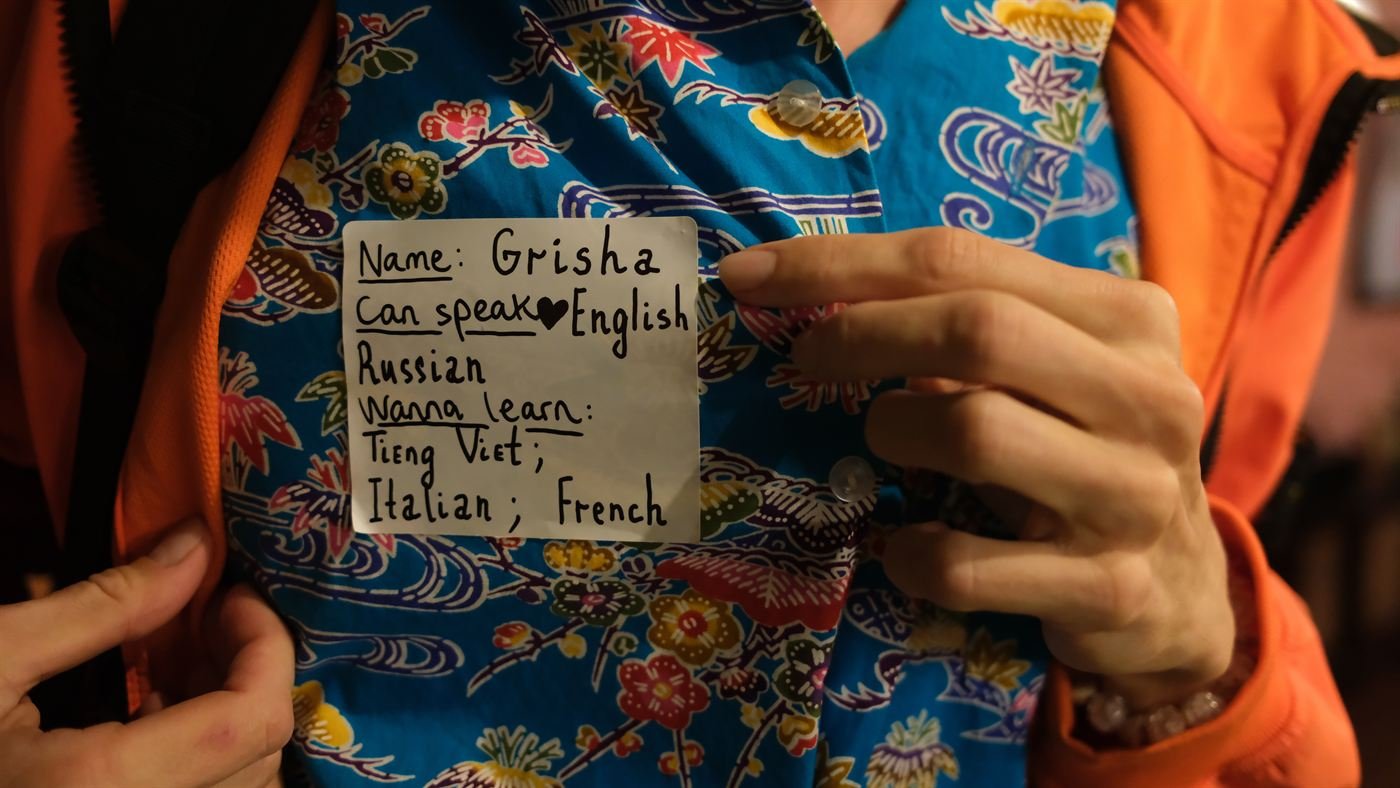 Name tag: Grisha – can speak English and Russian, wants to learn Vietnamese, Italian and French
