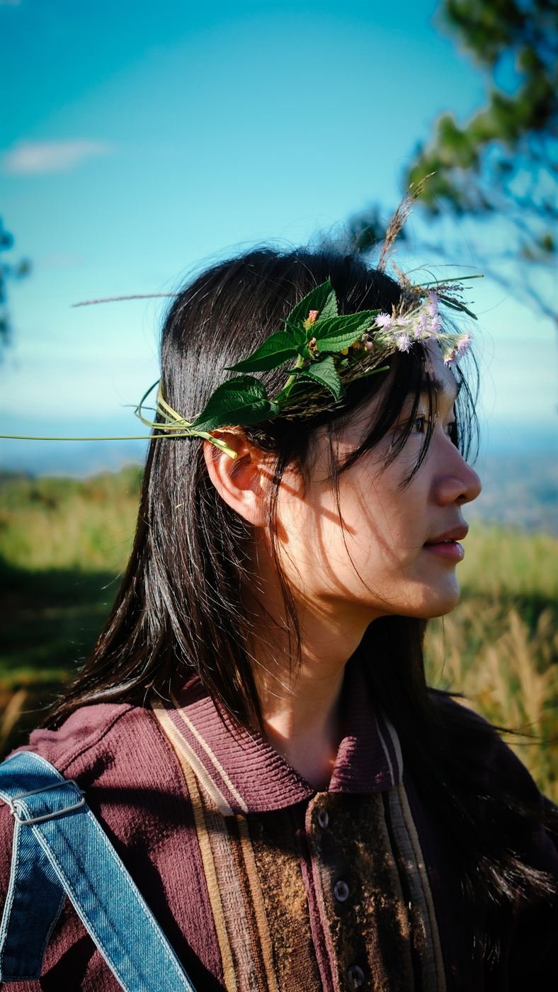 Guest wearing a crown of pine leaves on the hill