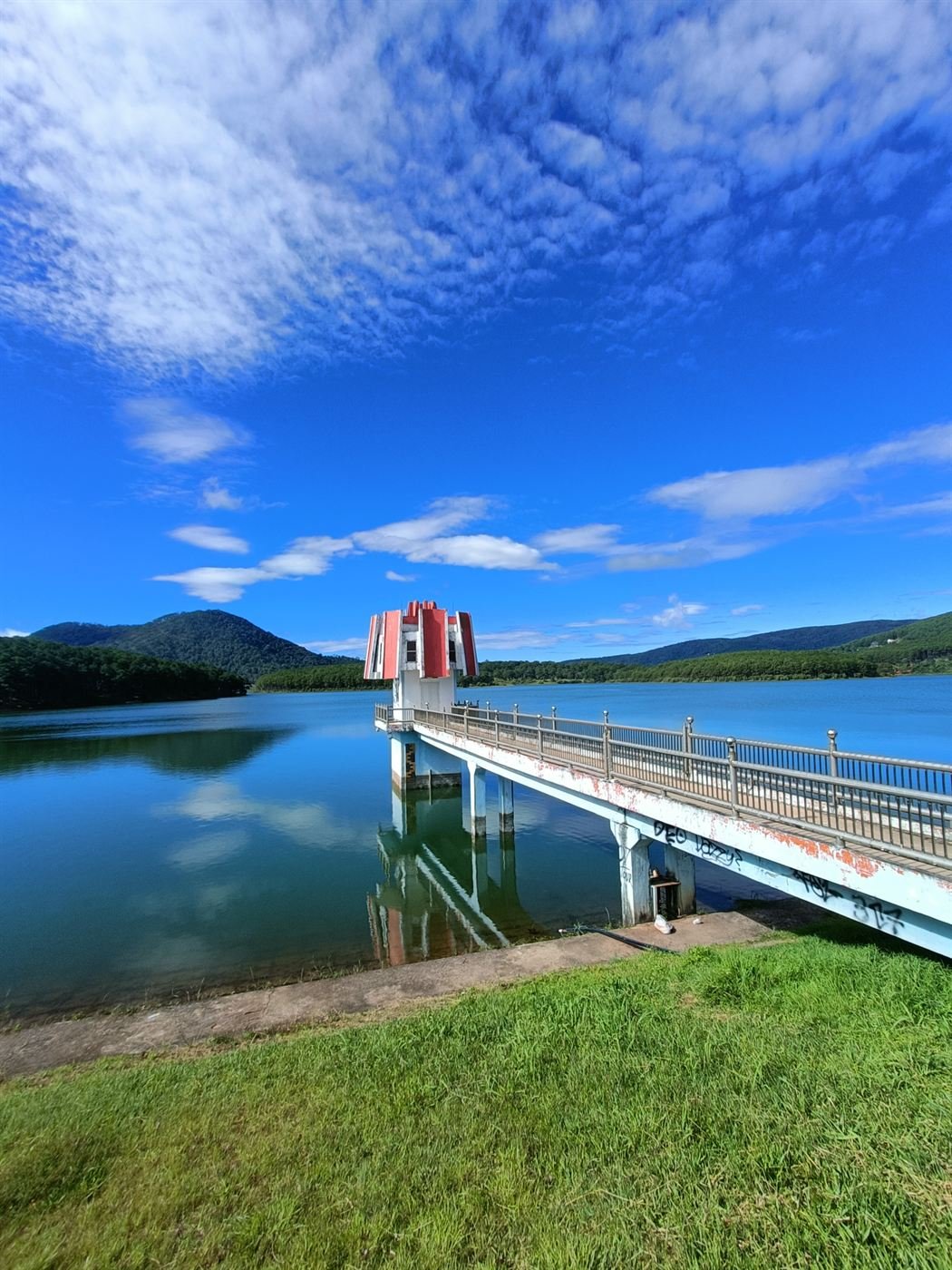 Lake and pier near Đà Lạt on the way back
